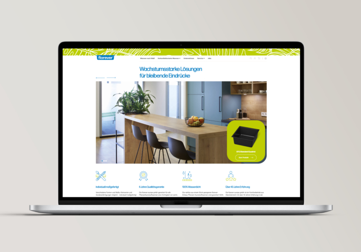 Laptop zeigt Website mit Küchen- und Pflanzenlösung von Florever.